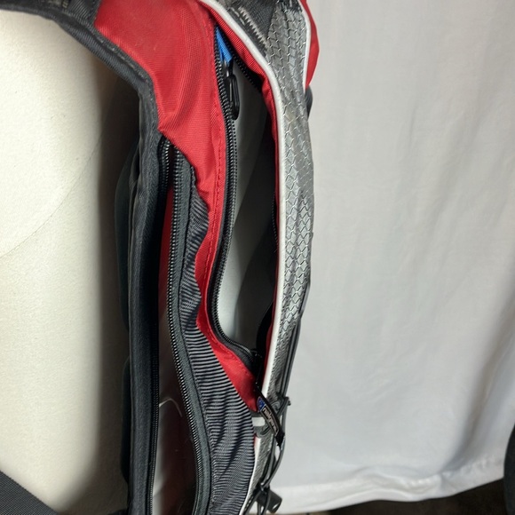 Nalgene red and black day use hiking bag - Picture 5 of 6